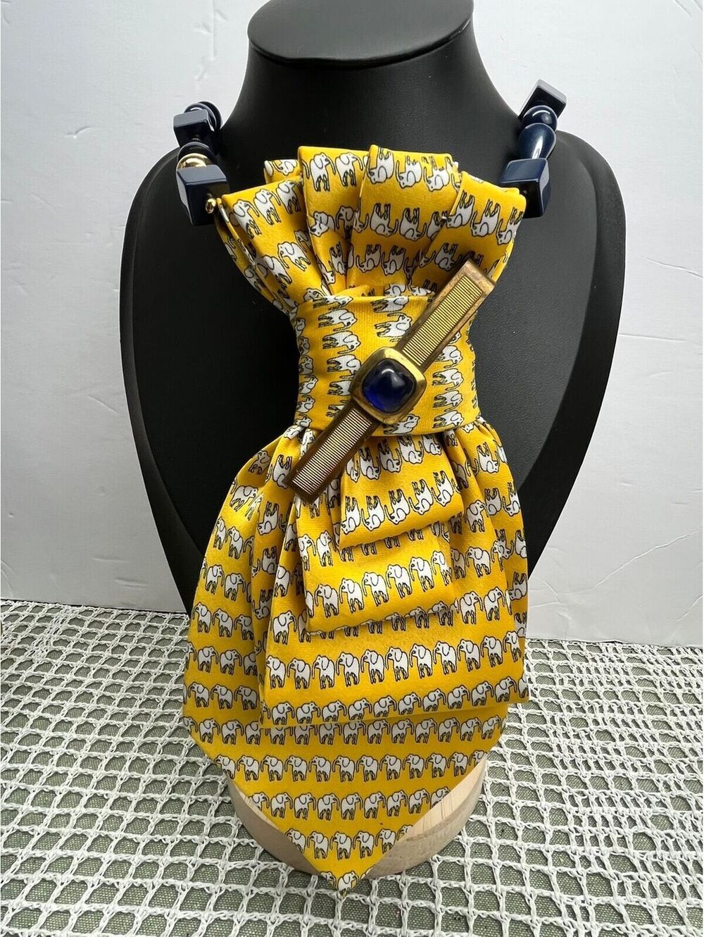 #528 Neck Tie Necklace Bold Yellow Elephant Print Blue Vintage Trifari Necklace